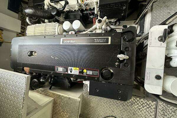 Lazzara Yachts LSX 75 Yacht For Sale