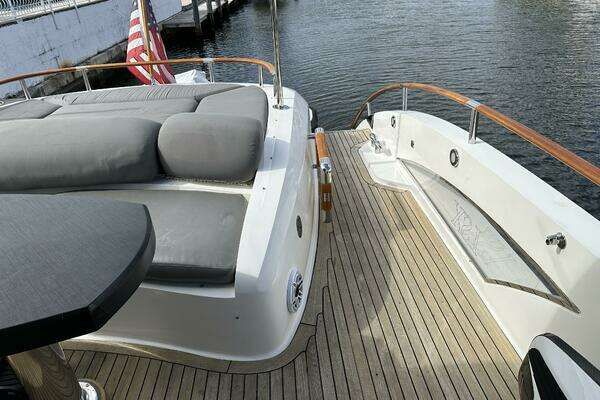 Lazzara Yachts LSX 75 Yacht For Sale