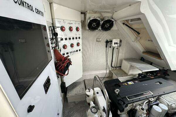 Lazzara Yachts LSX 75 Yacht For Sale