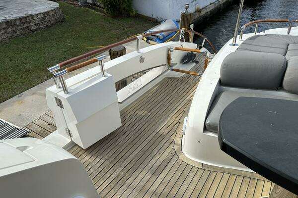 Lazzara Yachts LSX 75 Yacht For Sale