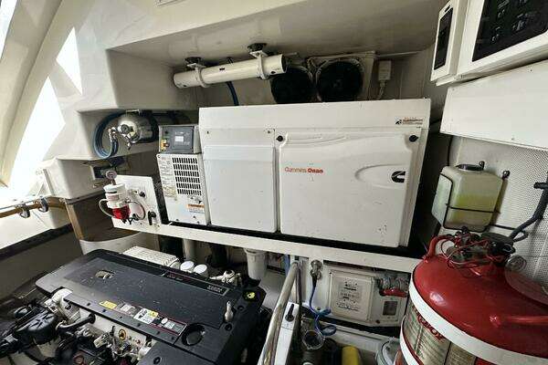 Lazzara Yachts LSX 75 Yacht For Sale