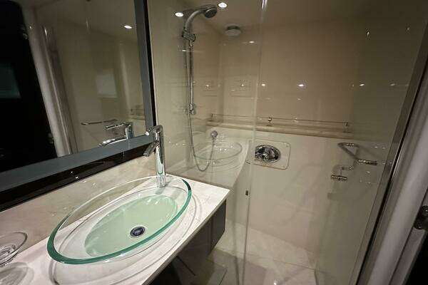 Lazzara Yachts LSX 75 Yacht For Sale