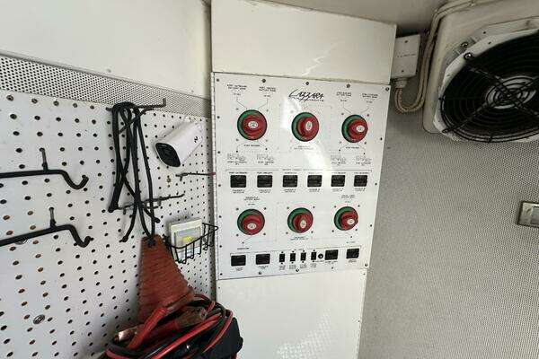 Lazzara Yachts LSX 75 Yacht For Sale