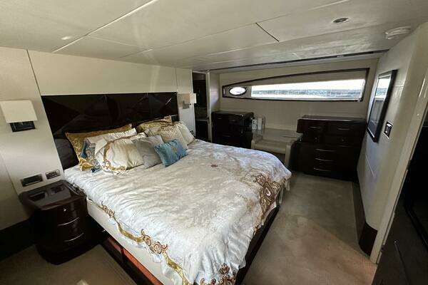 Lazzara Yachts LSX 75 Yacht For Sale