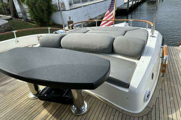 Lazzara Yachts LSX 75 Yacht For Sale