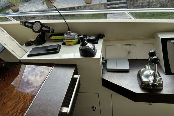 Lazzara Yachts LSX 75 Yacht For Sale