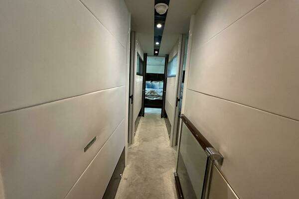 Lazzara Yachts LSX 75 Yacht For Sale