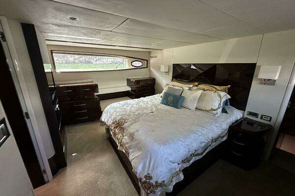 Lazzara Yachts LSX 75 Yacht For Sale