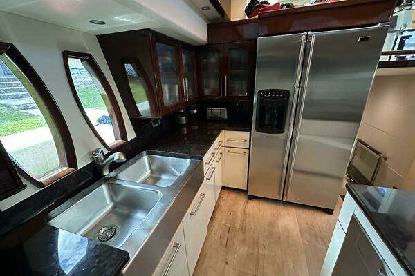 Lazzara Yachts LSX 75 Yacht For Sale