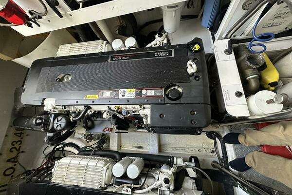 Lazzara Yachts LSX 75 Yacht For Sale