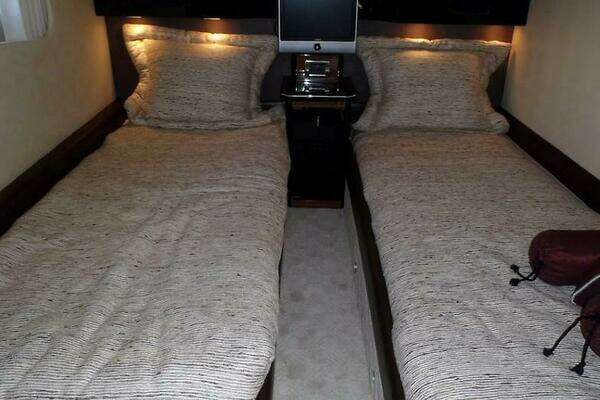 Marquis 500 Sport Bridge Yacht For Sale