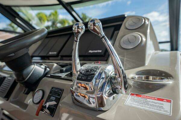 Sea Ray 540 Sundancer Yacht For Sale