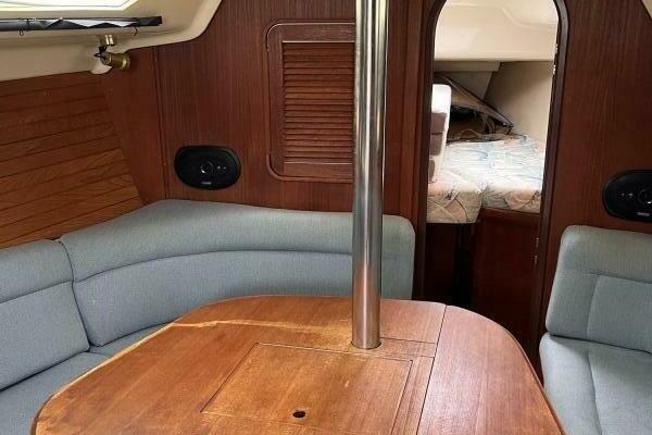 TO THE MOON  amp  BACK 33ft Hunter Yacht For Sale