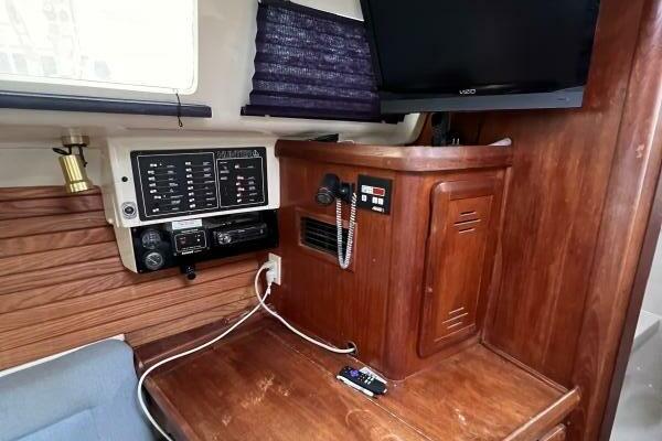 TO THE MOON  amp  BACK 33ft Hunter Yacht For Sale