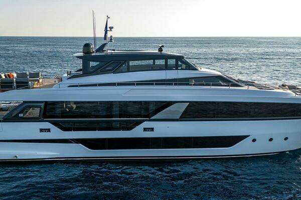 Photo of the 2022 Ferretti Yachts Skydeck
