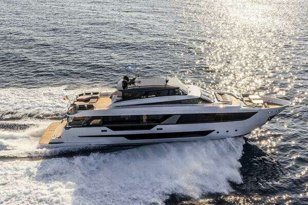 Photo of the 2022 Ferretti Yachts Skydeck