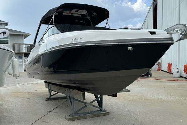 Photo of the 2017 Rinker QX 29