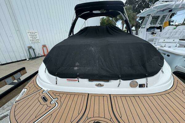 Photo of the 2017 Rinker QX 29