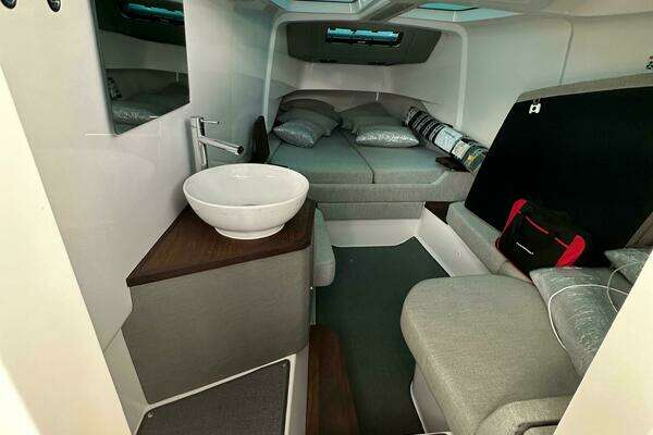 Axopar 37ST Yacht For Sale