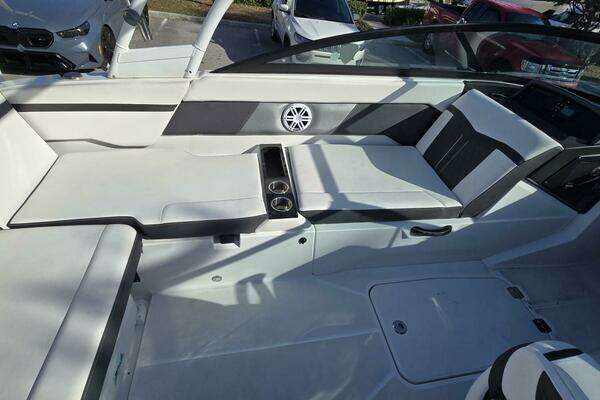 Photo of the 2023 Monterey M225