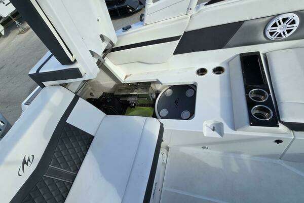 Photo of the 2023 Monterey M225