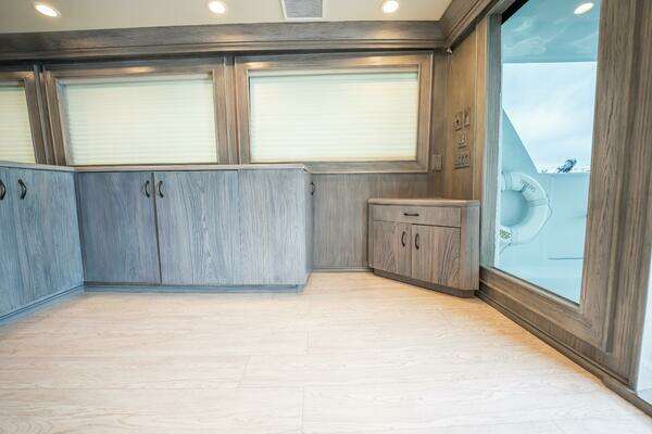 Hatteras 74 Cockpit Motor Yacht Yacht For Sale