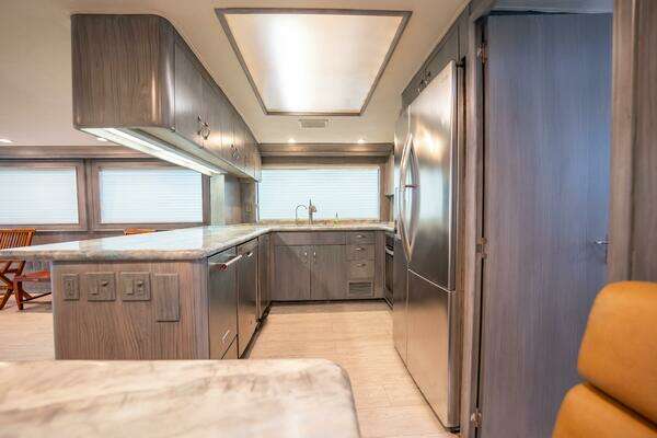 Hatteras 74 Cockpit Motor Yacht Yacht For Sale