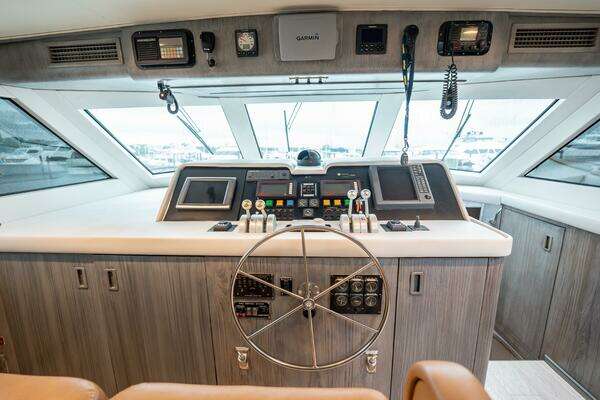 Hatteras 74 Cockpit Motor Yacht Yacht For Sale