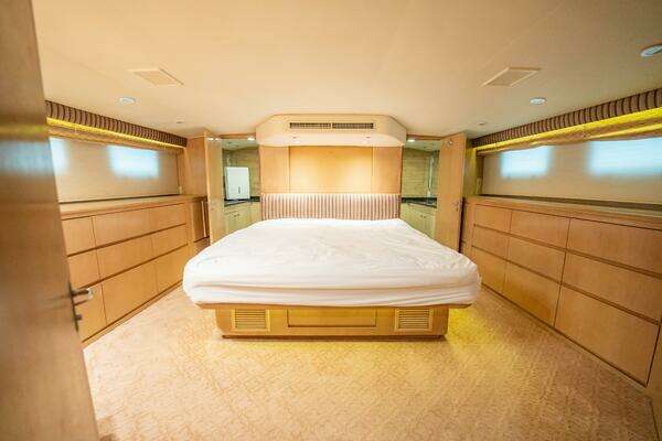 Hatteras 74 Cockpit Motor Yacht Yacht For Sale