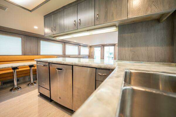 Hatteras 74 Cockpit Motor Yacht Yacht For Sale
