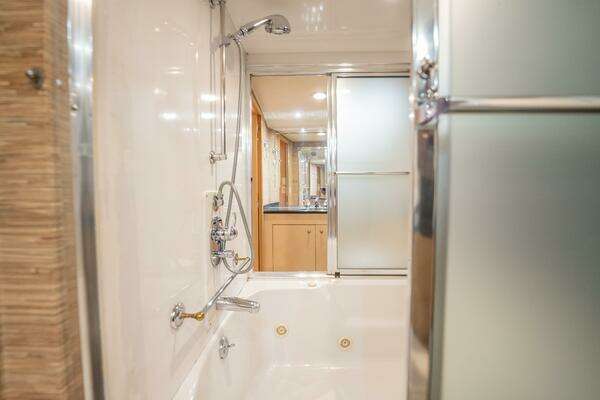 Hatteras 74 Cockpit Motor Yacht Yacht For Sale