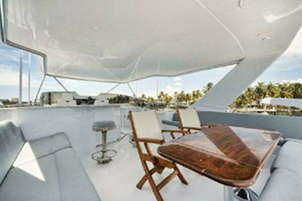 Hatteras 74 Cockpit Motor Yacht Yacht For Sale