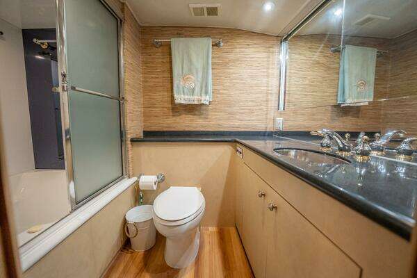 Hatteras 74 Cockpit Motor Yacht Yacht For Sale