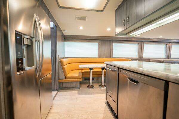 Hatteras 74 Cockpit Motor Yacht Yacht For Sale