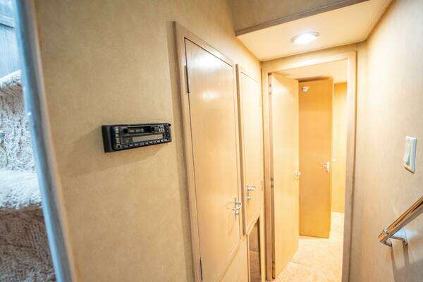 Hatteras 74 Cockpit Motor Yacht Yacht For Sale