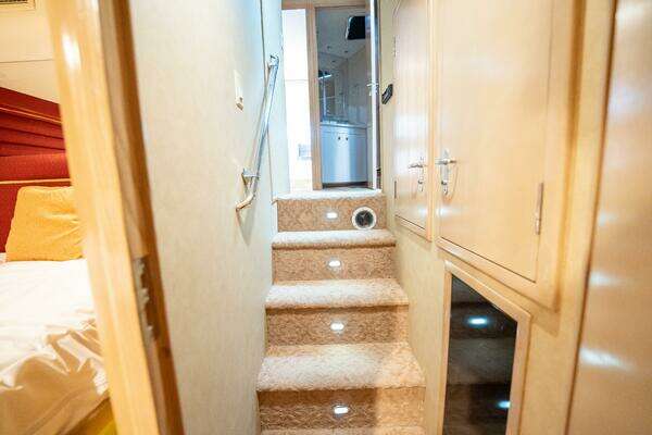 Hatteras 74 Cockpit Motor Yacht Yacht For Sale