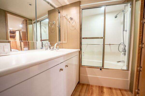 Hatteras 74 Cockpit Motor Yacht Yacht For Sale