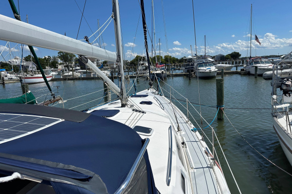 Mischievous Mermaid 44ft Hunter Yacht For Sale