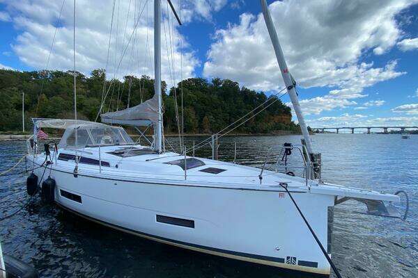 Dufour 390 Yacht For Sale