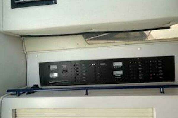 Photo of the 1990 Wellcraft Monaco 3000 "India"