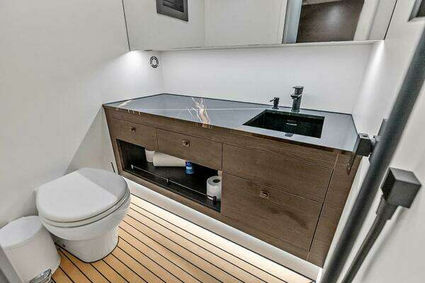 2022 Vanquish Yachts 45