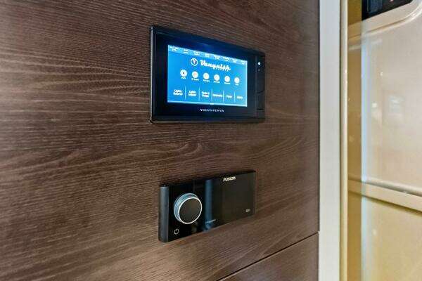 2022 Vanquish Yachts 45