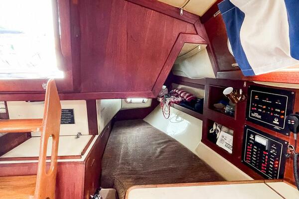 Miss Daisy 32ft Ericson Yacht For Sale