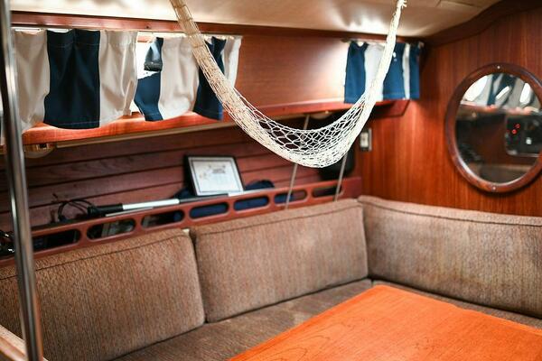 Miss Daisy 32ft Ericson Yacht For Sale