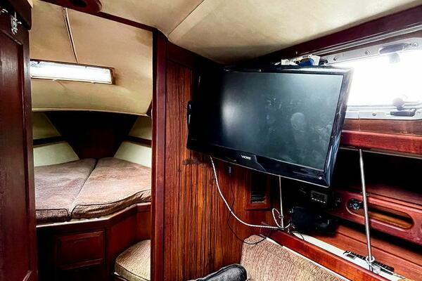 Miss Daisy 32ft Ericson Yacht For Sale