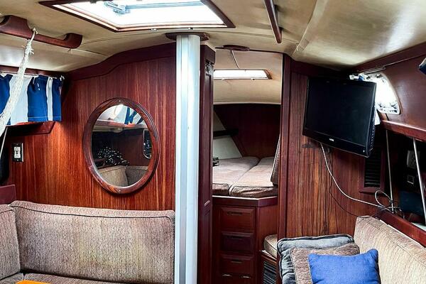 Miss Daisy 32ft Ericson Yacht For Sale