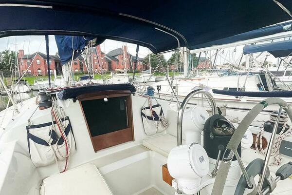 Miss Daisy 32ft Ericson Yacht For Sale