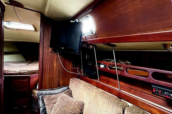 Miss Daisy 32ft Ericson Yacht For Sale