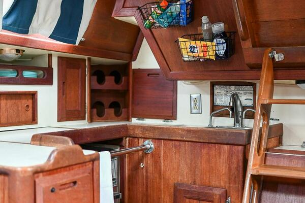 Miss Daisy 32ft Ericson Yacht For Sale