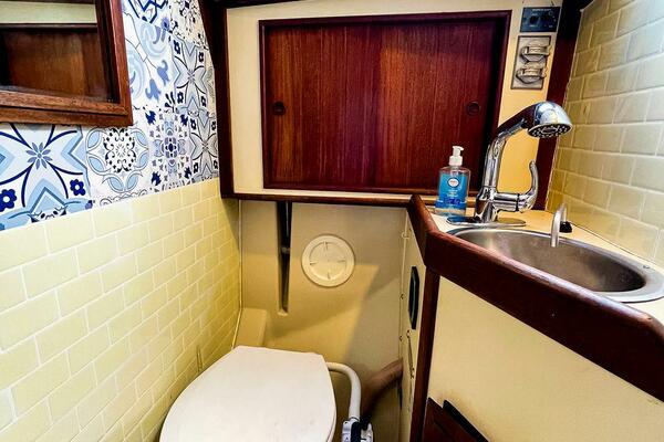 Miss Daisy 32ft Ericson Yacht For Sale